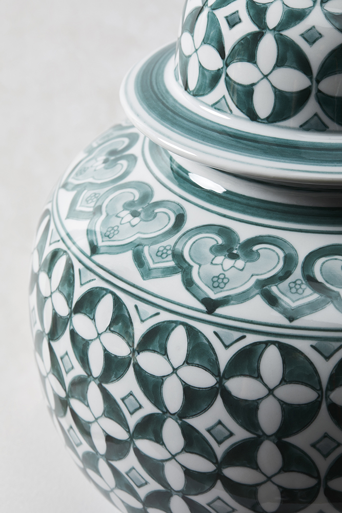 Medium Urn Elegant Urns