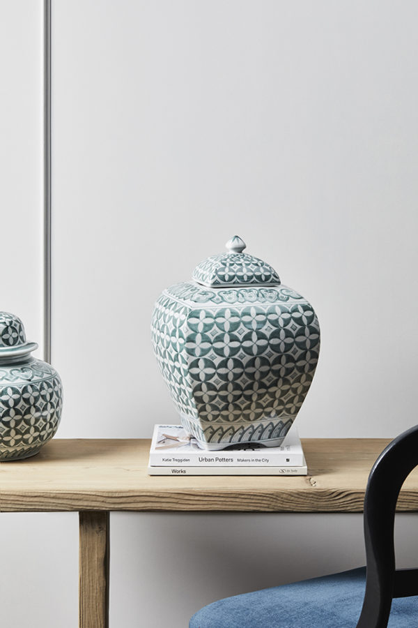 Large Urn Elegant Urns