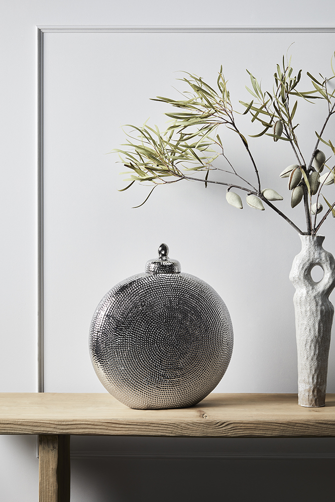 Lidded Urn Elegant Urns